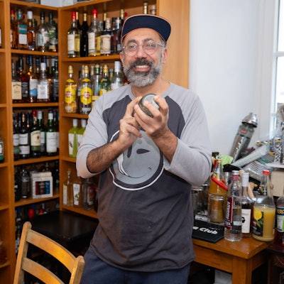 Cocktailmixer und Erzieher: Ali Agu verbindet in Engelskirchen mit seinem Restaurant „Siebzehn61“ auch einen pädagogischen Auftrag.