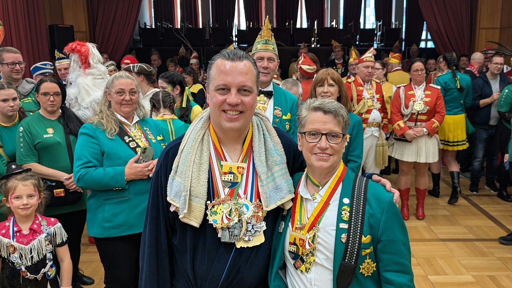 Plötz und Reichelt lächeln in die Kamera.