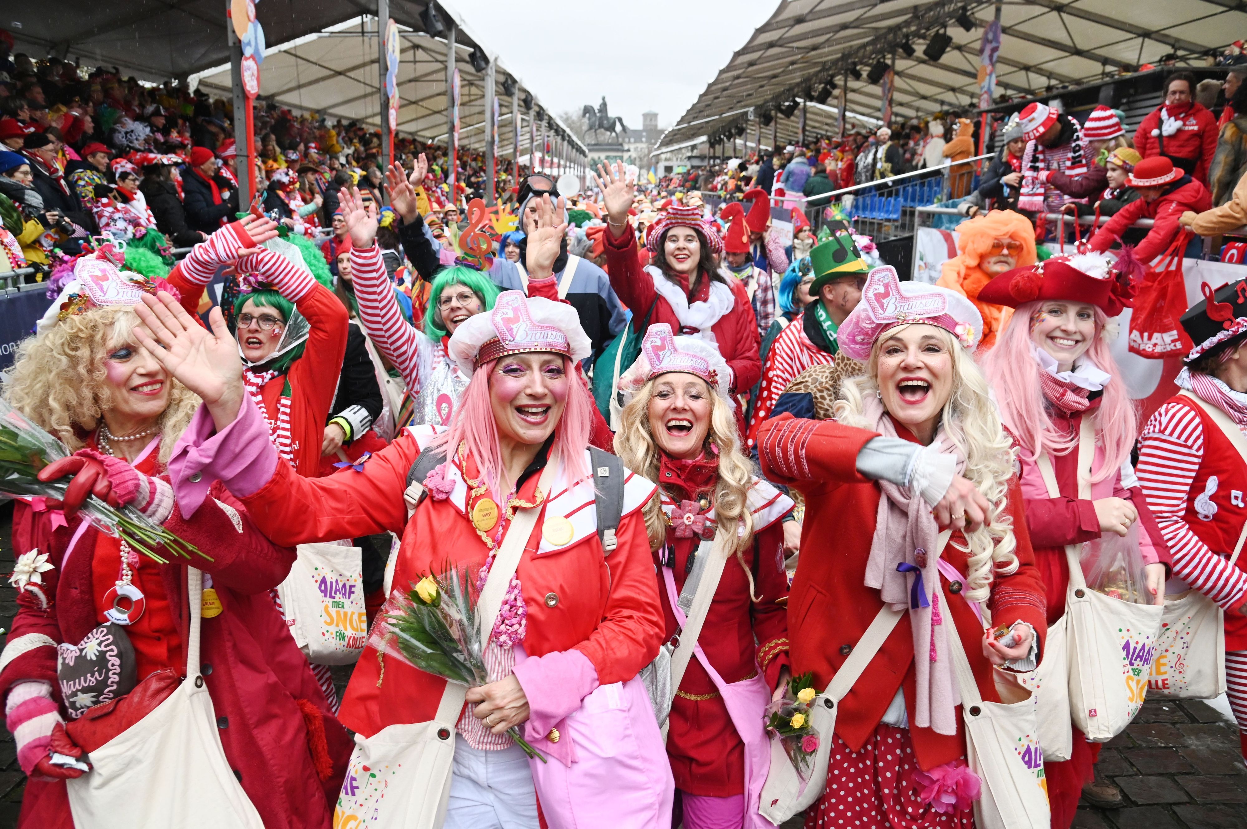 Rosenmontagszug in der Altstadt
