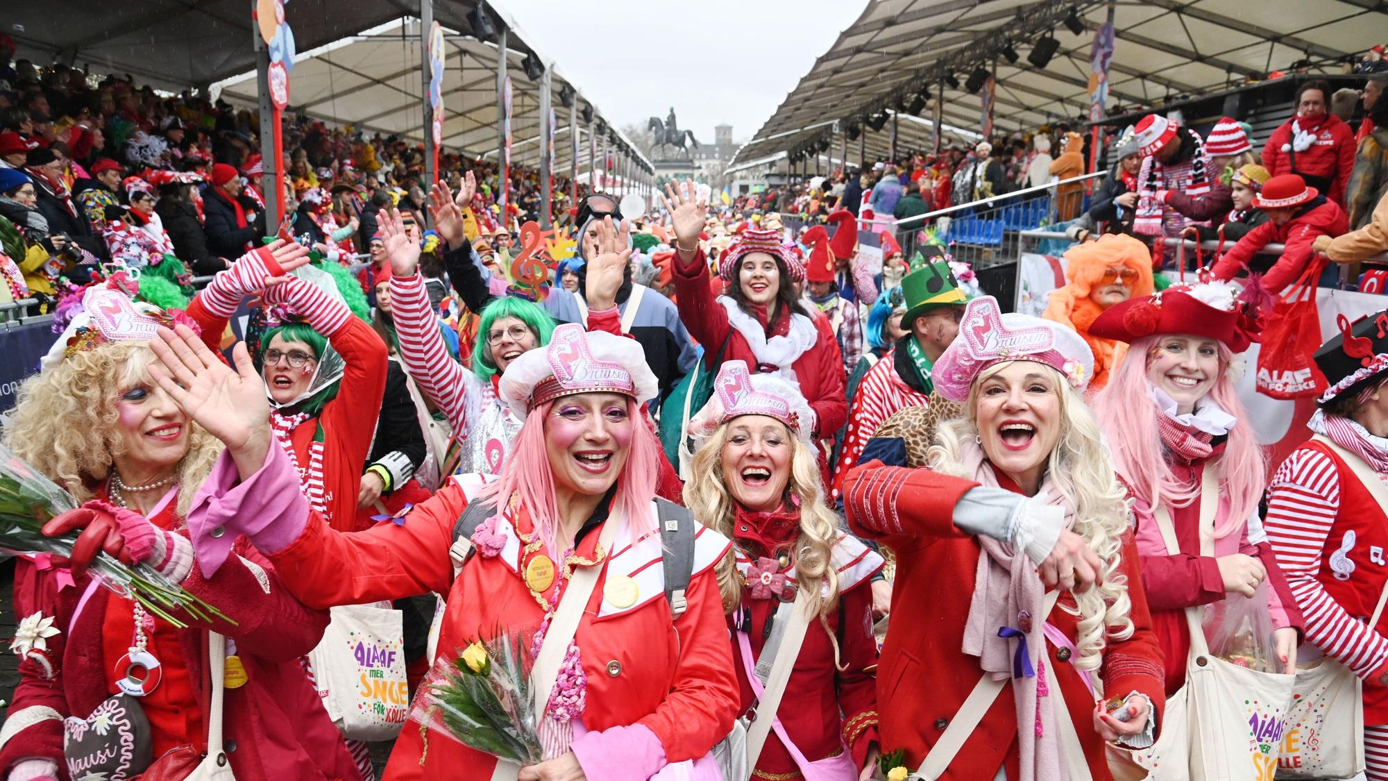 Rosenmontagszug in der Altstadt