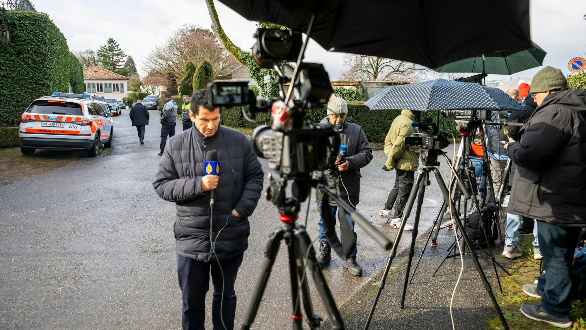 Mehr als drei Stunden verhandeln Vertreter aus Washington und Teheran.