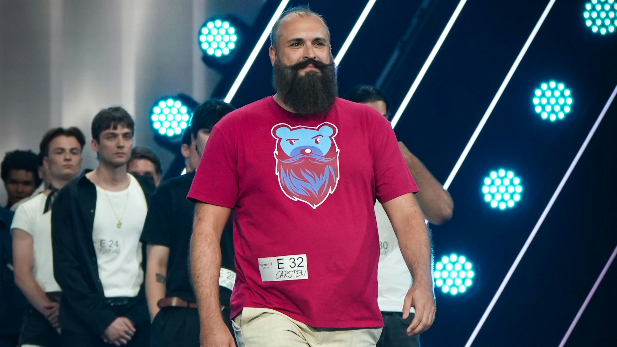 Das Bild zeigt den 49 Jahre alten Euskirchener auf dem Laufsteg.