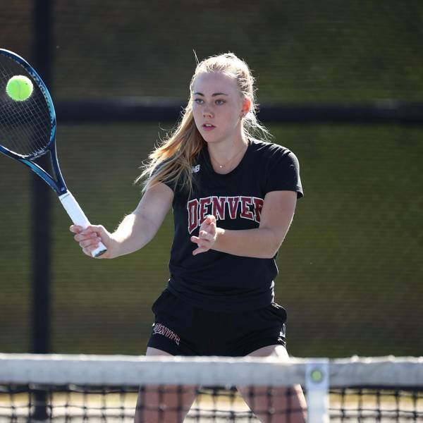 Tennisspielerin Anastasia Simonov aus Königswinter studiert in Köln Sportjournalismus.