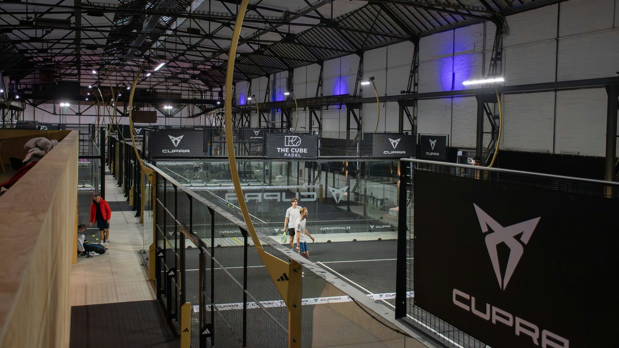 Die Padel-Anlage von The Cube Padel in Mülheim.