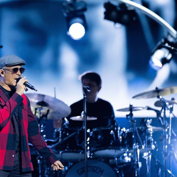 Sänger Xavier Naidoo steht beim Auftakt seiner Tour auf der Bühne in der ausverkauften Lanxess-Arena in Köln.