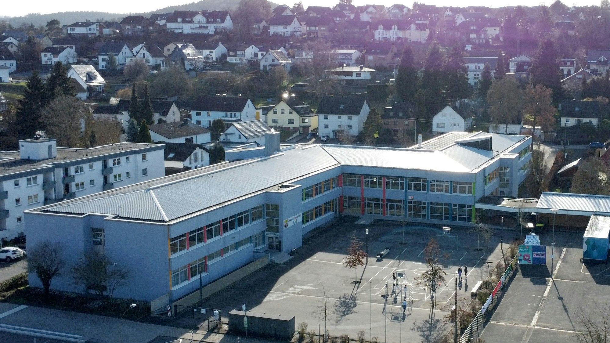 Blick aus der Vogelperspektive auf die Grundschule in Kall.