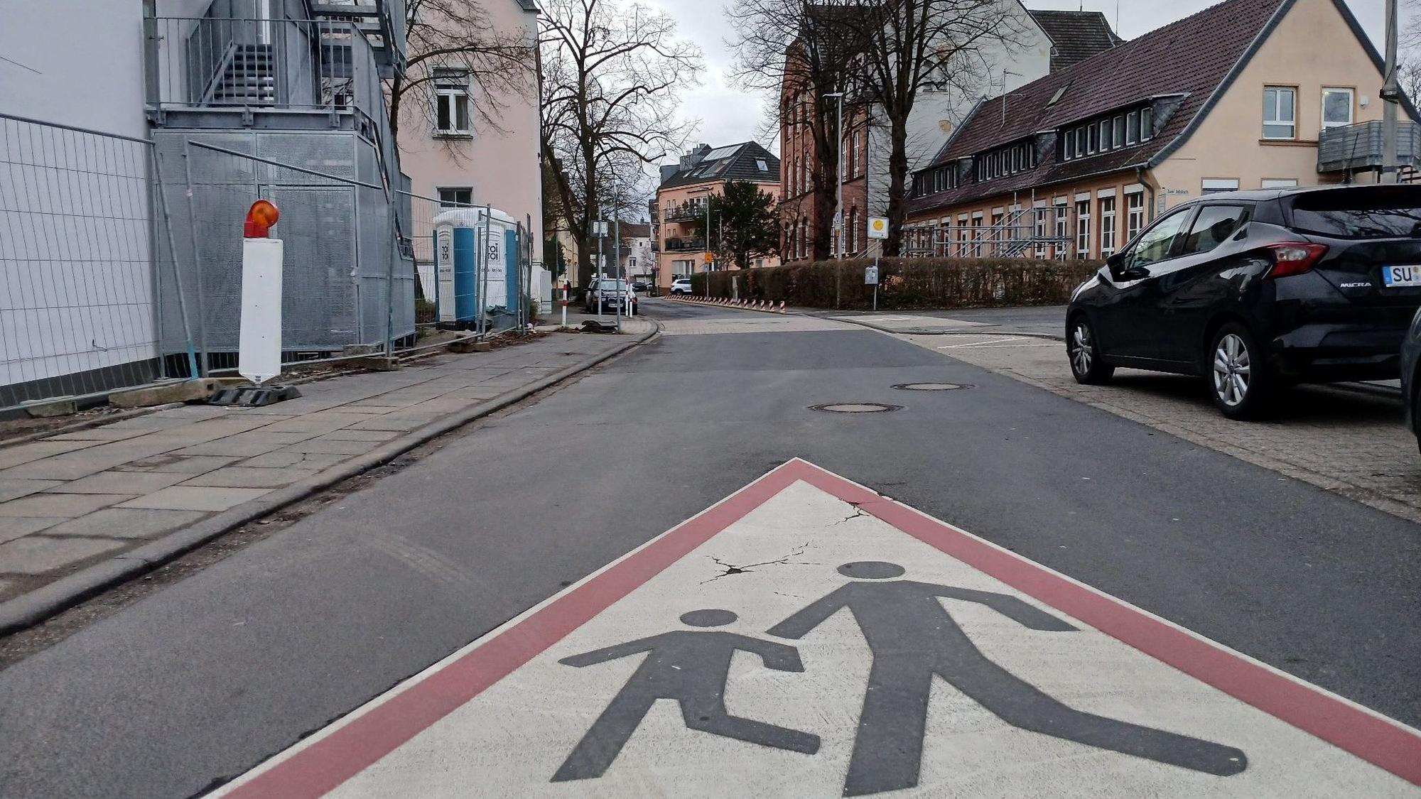 In sicherem Abstand zur Grundschule Nord an der Bambergstraße werden Elternhaltestellen eingerichtet.