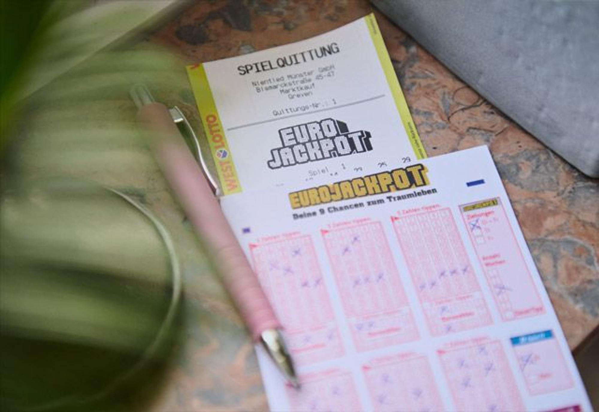 Das Bild zeigt einen Eurojackpot-Spielschein.