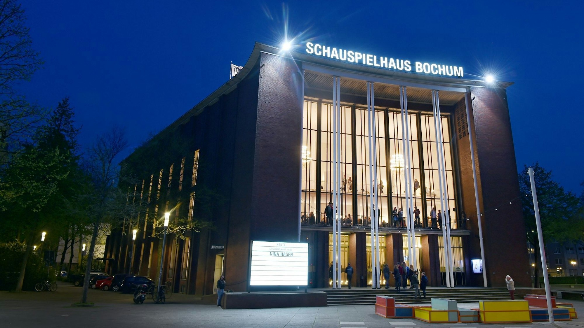 Nach den tumultartigen Szenen bei einer Premiere verteidigt die Vize-Intendantin das Stück. (Symbolbild)