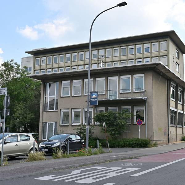 Das Foto zeigt die alten Stadthäuser