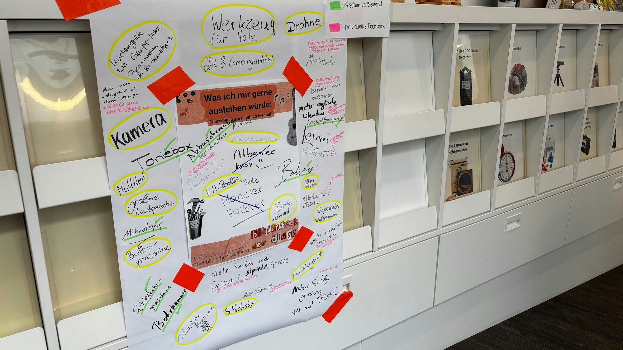 Feedback auf Plakat zur Bibliothek der Dinge.