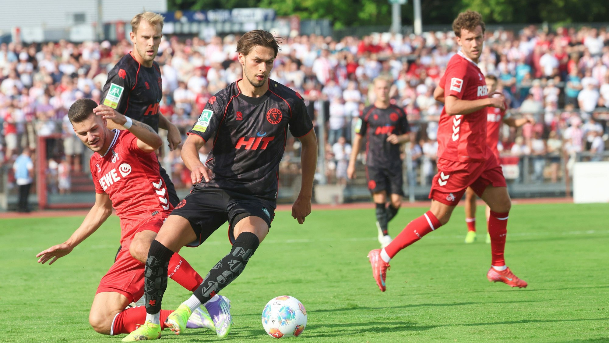 Fortuna Kölns Luca Majetic im Testspiel gegen den 1. FC Köln.