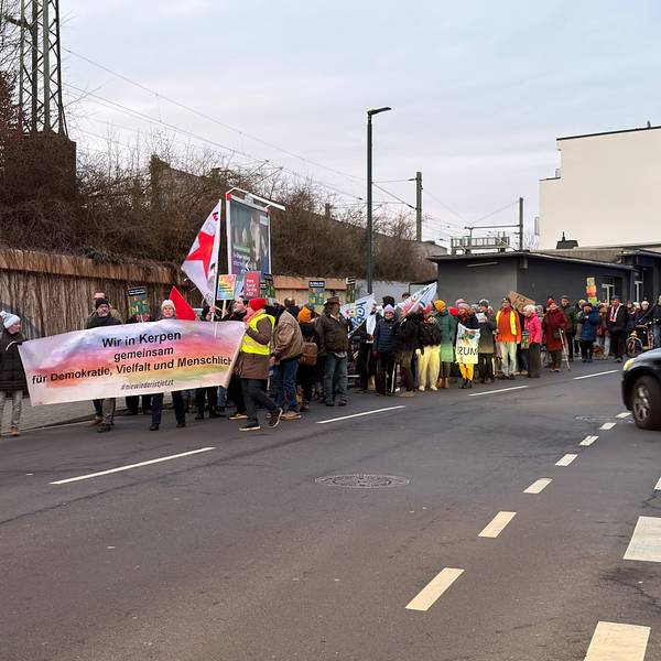 Die Demonstration verlief über die Bahnhofstraße in Kerpen-Horrem zur Sportsbar auf der Hauptstraße.