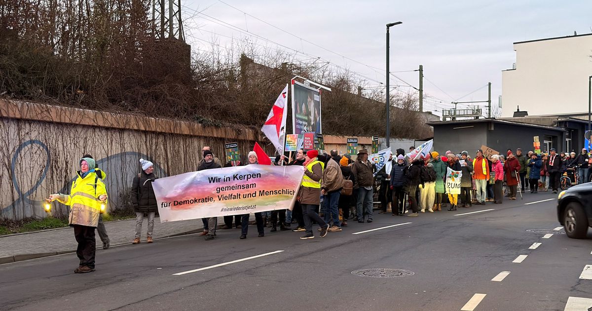Kerpen: 200 demonstrieren am Tag des Hanau-Gedenkens gegen AfD-Stammtisch