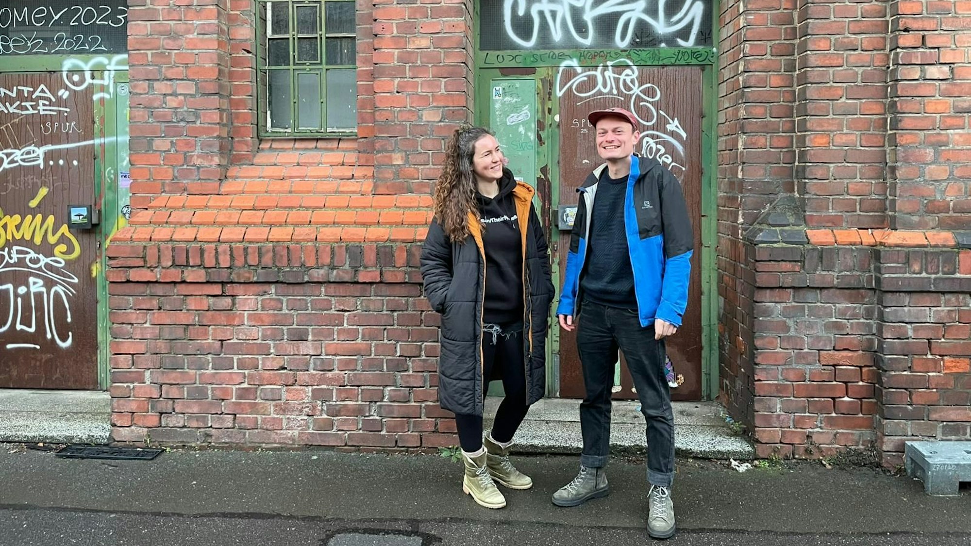 Hinter diesen Mauern des Otto-Langen-Quartiers wollen Juliane Berg, Paul Diers und ihr Kollektiv einen Ort zum Feiern entstehen lassen.