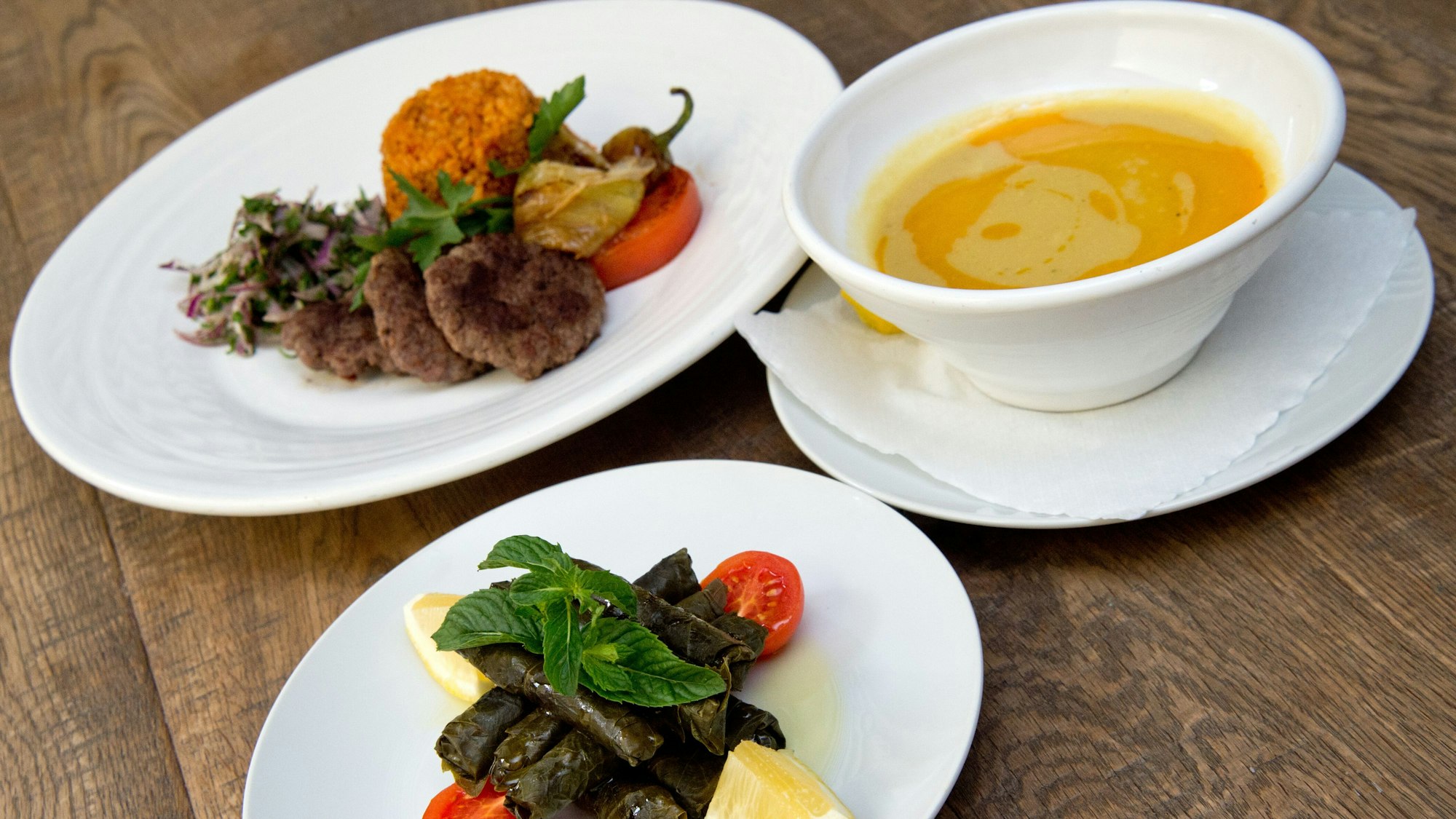 Linsensuppe gehört ebenso zur türkischen Küche wie Köfte und gefüllte Weinblätter