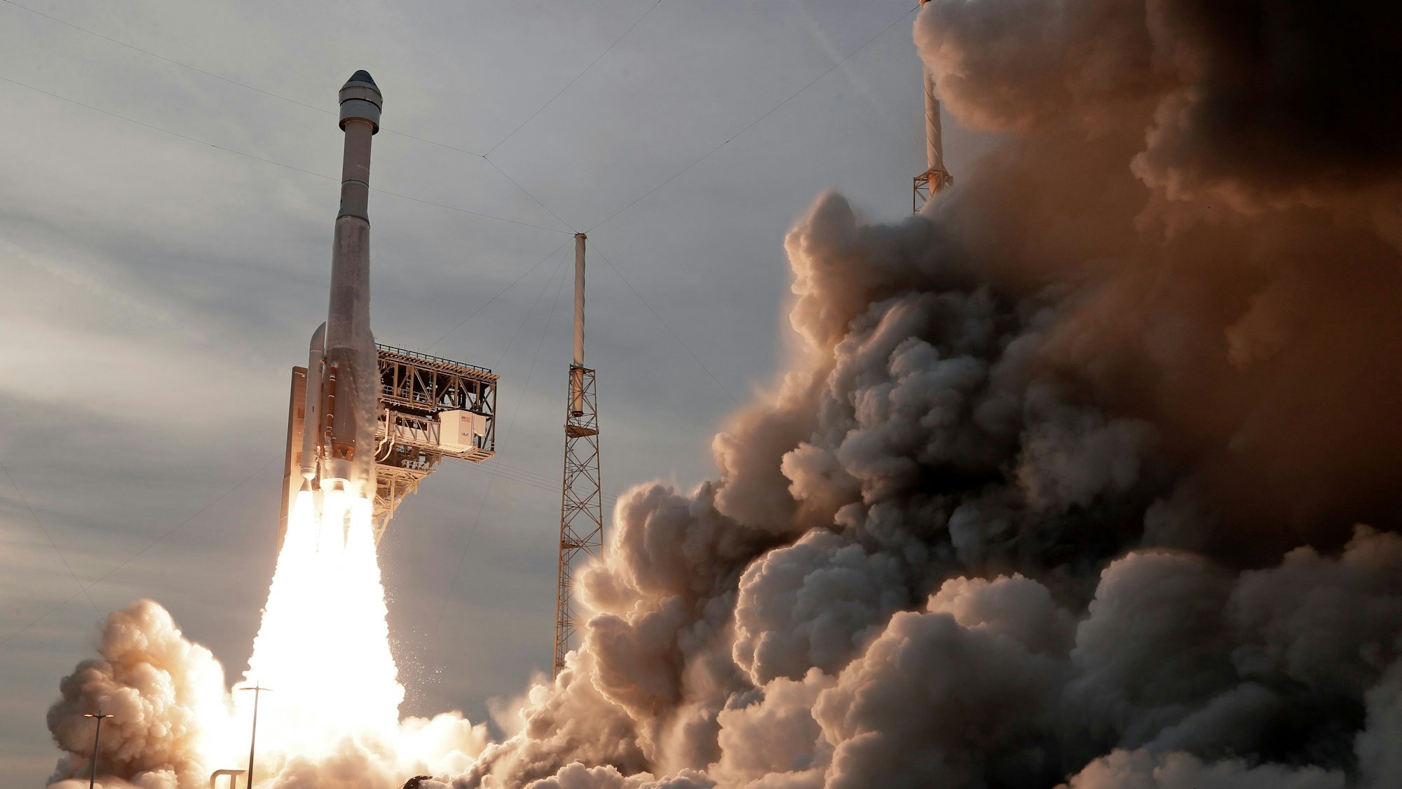 Eine United Launch Alliance Atlas V-Rakete mit der Boeing Starliner-Besatzungskapsel hebt vom Space Launch Complex 41 auf dem Weltraumbahnhof Cape Canaveral in Florida zu einem zweiten Testflug zur Internationalen Raumstation ab. (Archivbild)
