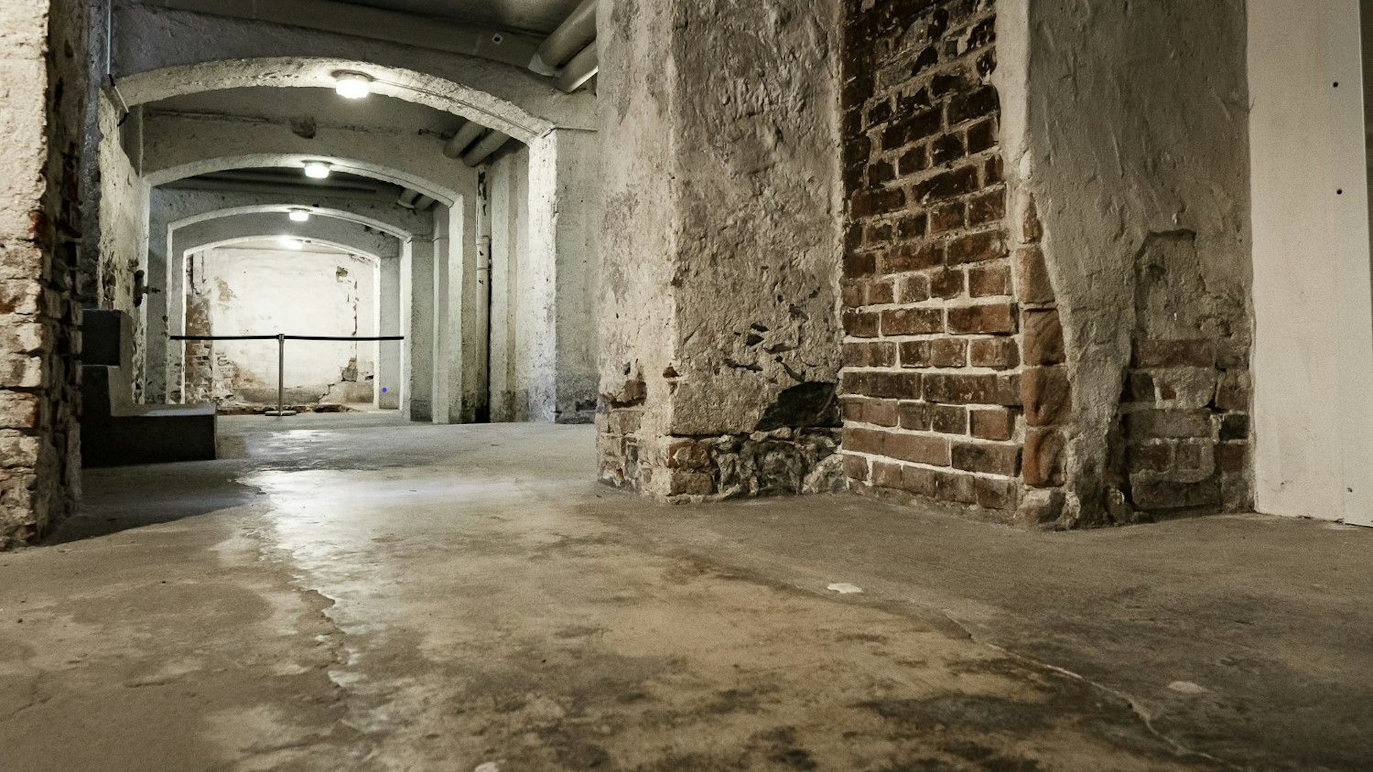 Das Foto zeigt Kellerräume der Gedenkstätte Hadamar