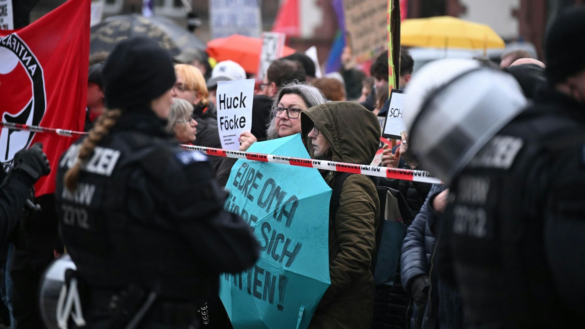 Die Polizei sicherte die Veranstaltung mit starken Kräften ab.