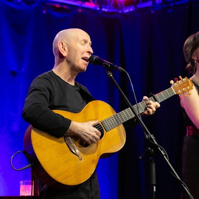 Kieran Goss und Annie Kinsella in der Halle 32.