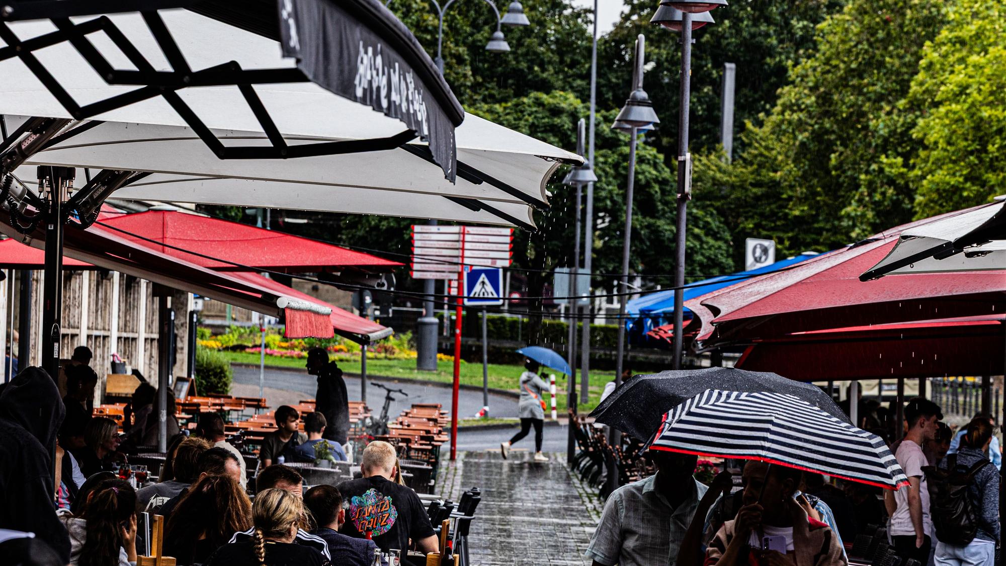 Kurzer Regenschauer Heumarkt