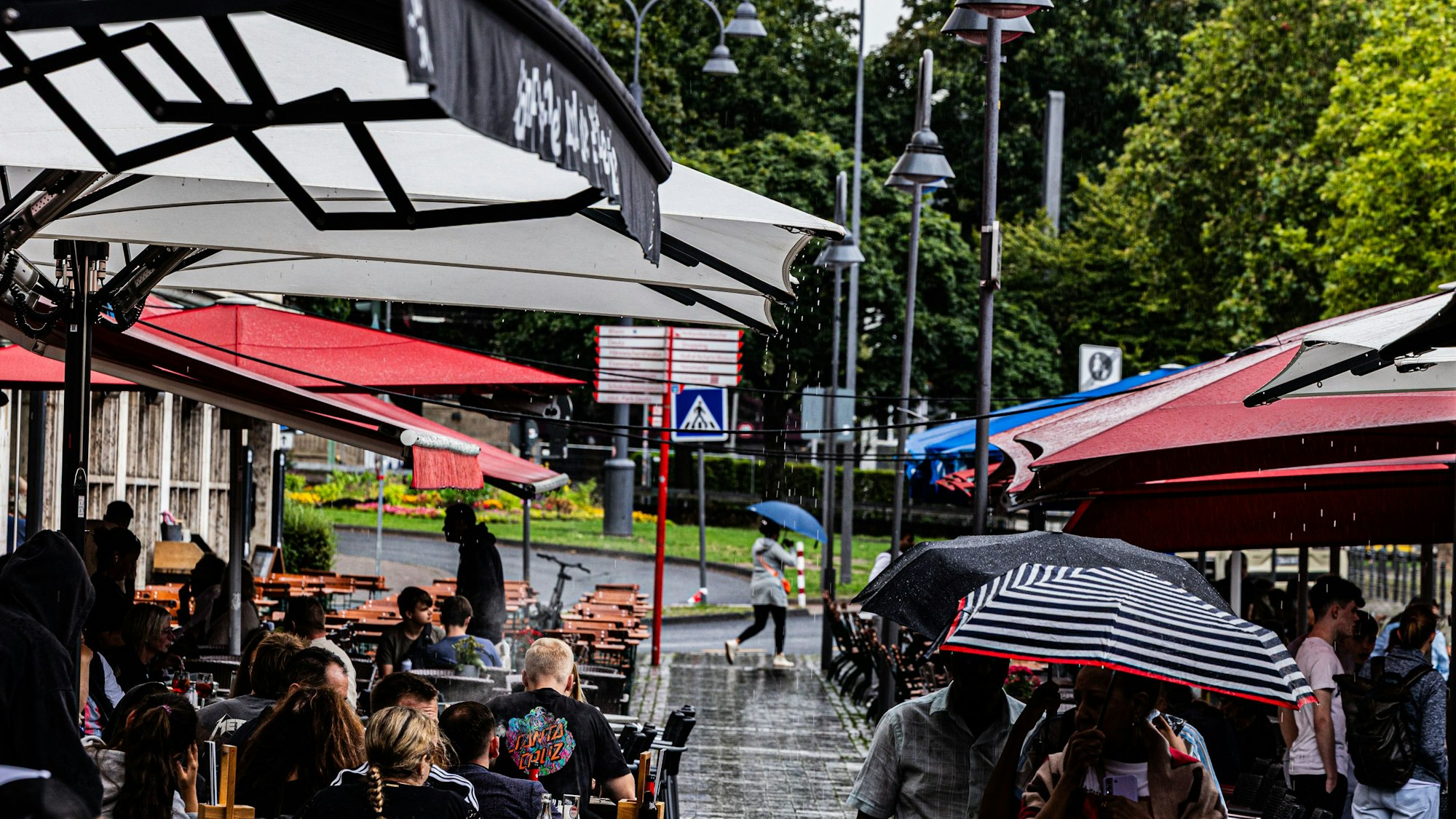 Kurzer Regenschauer Heumarkt