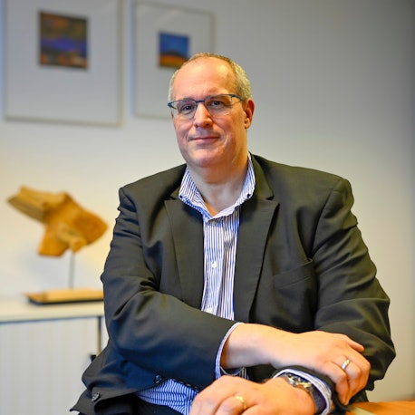 Dirk Steinbach im Porträt.