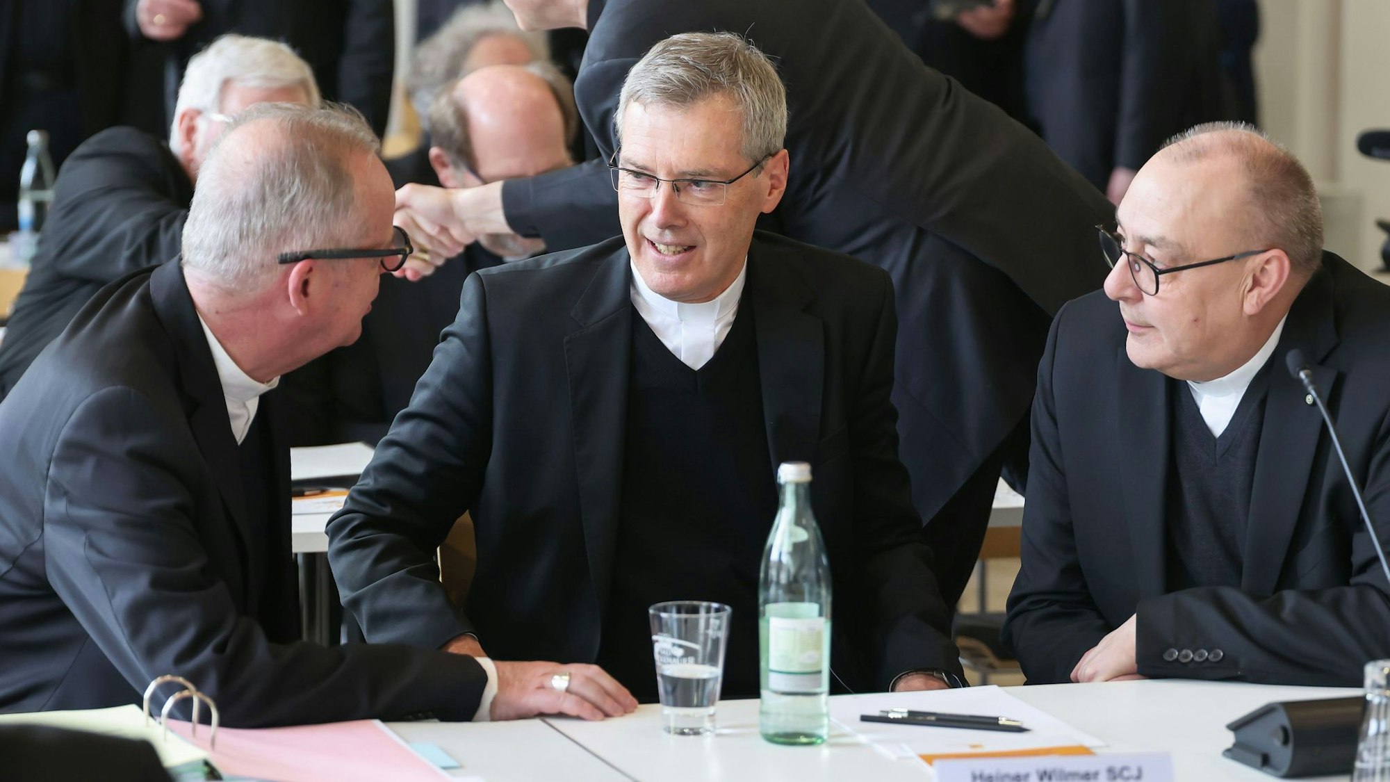 Der Hildesheimer Bischof Heiner Wilmer ist zum Vorsitzenden der Deutschen Bischofskonferenz gewählt worden.