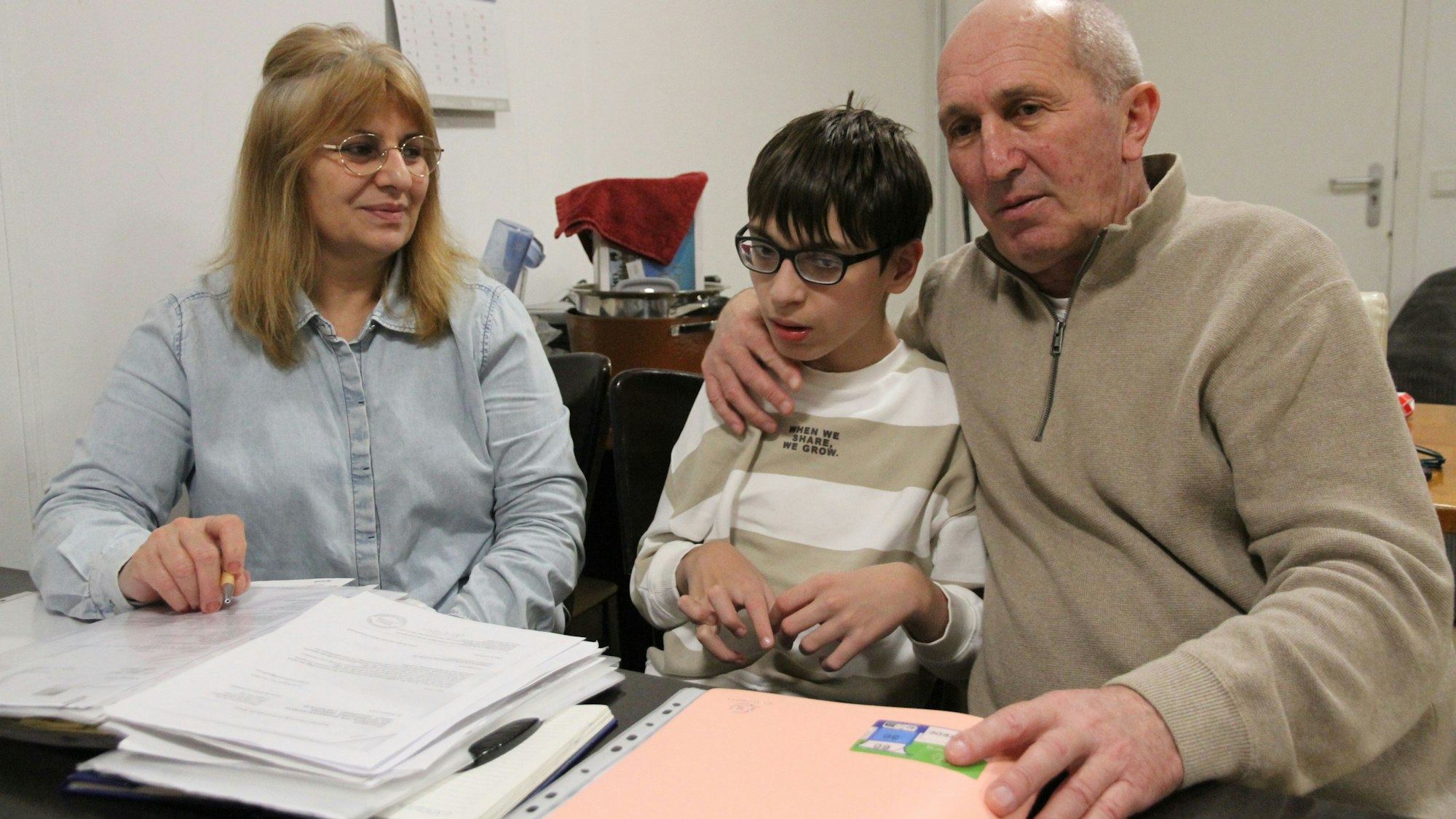 Einer Familie aus Georgien mit einem behinderten Kind droht die Abschiebung, Nani Ninua und Merab Sharia mit ihrem
Sohn Bagrat