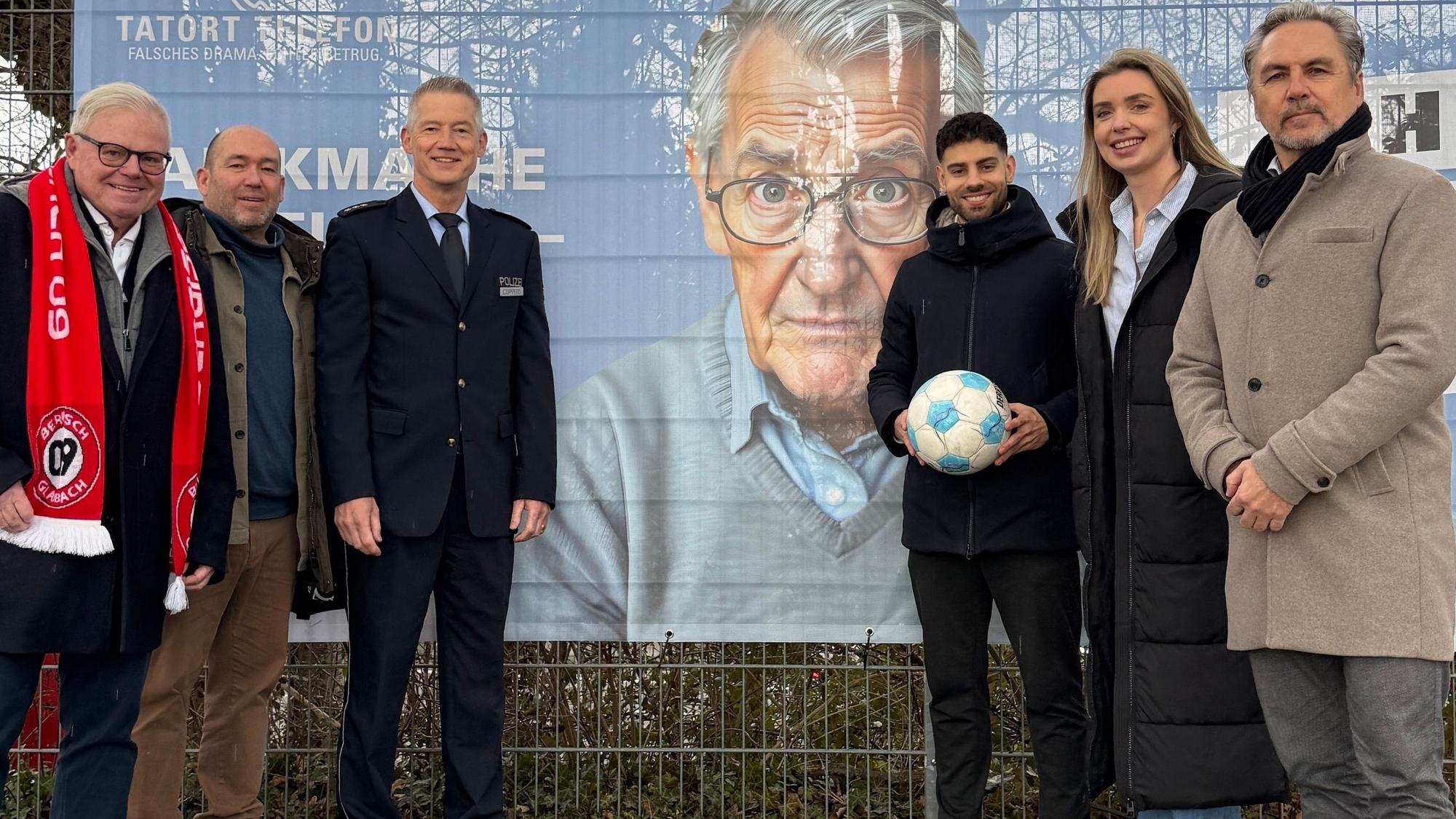 Freuen sich über die neuen Plakate: Klaus-Dieter Becker, Pedro Fatzikis, Achim Cüppers, Claudio Heider, Marie Duske und Stefan Lurz (v.l.).
