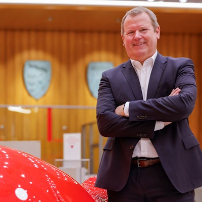 Thomas Pennartz, Vorstandsvorsitzender der Kreissparkasse Köln, in der Schalterhalle des Institus am Kölner Neumarkt.