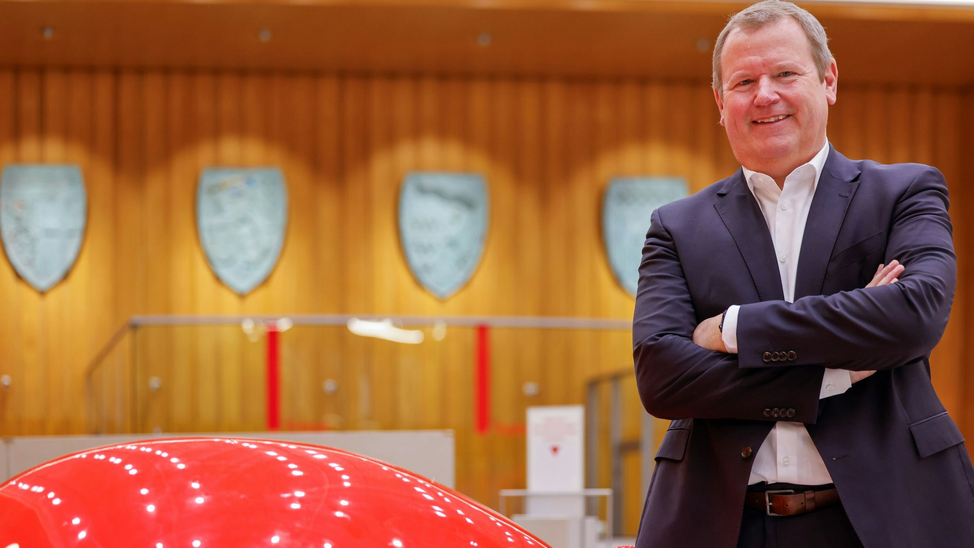 Thomas Pennartz, Vorstandsvorsitzender der Kreissparkasse Köln, in der Schalterhalle des Institus am Kölner Neumarkt.