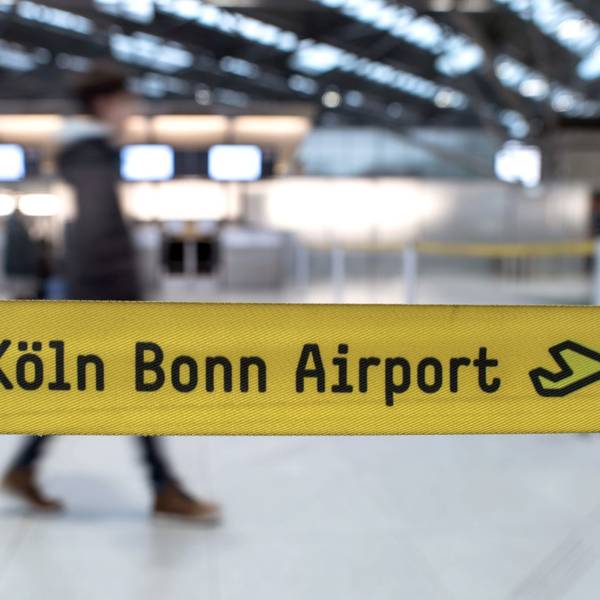 Am Flughafen Köln/Bonn hat am Donnerstag ein Stromausfall für lange Warteschlange an der Abfertigung gesorgt. (Archivbild)