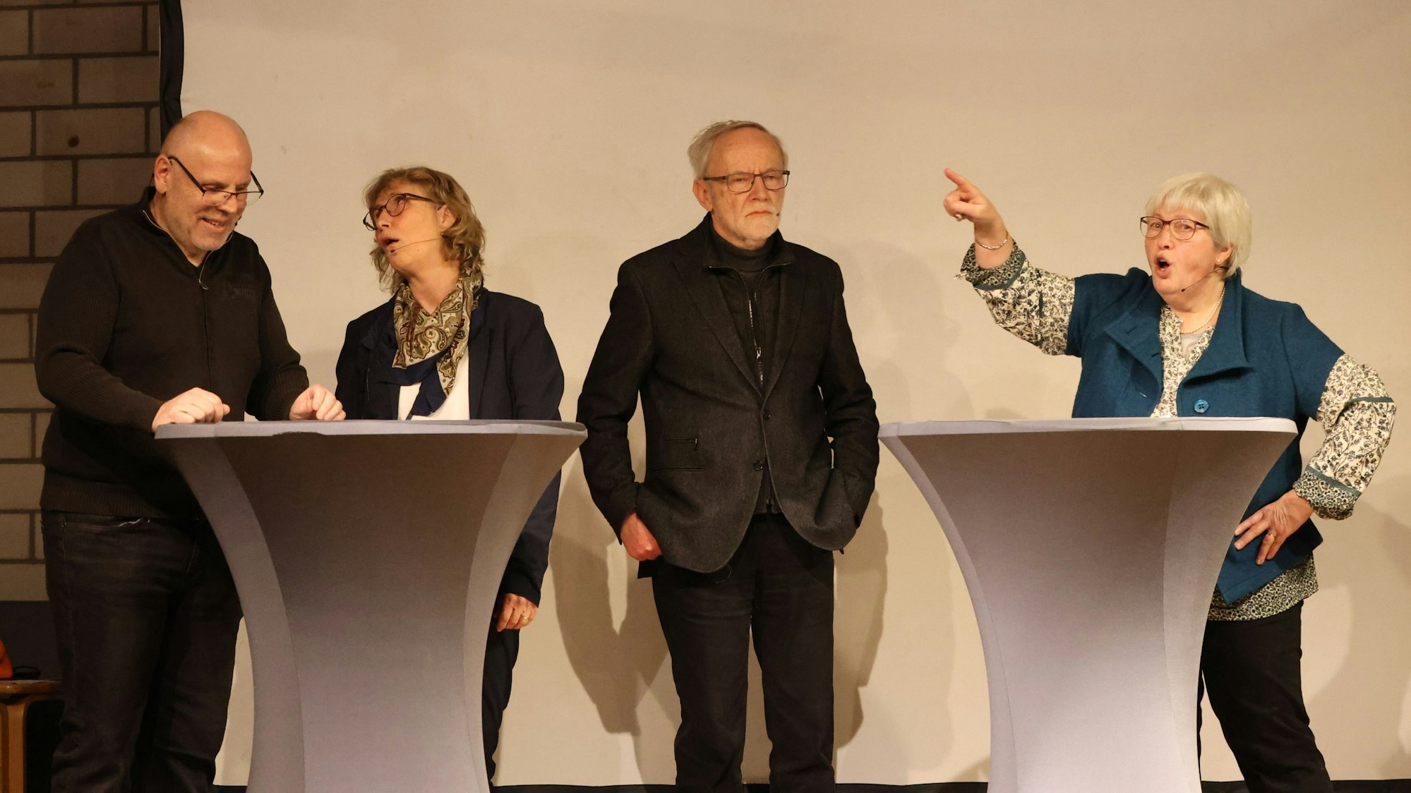 Eine Szene aus einem Kirchenkabarett.