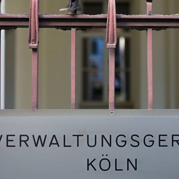Das Bild zeigt das Gelände des Verwaltungsgerichts in Köln.