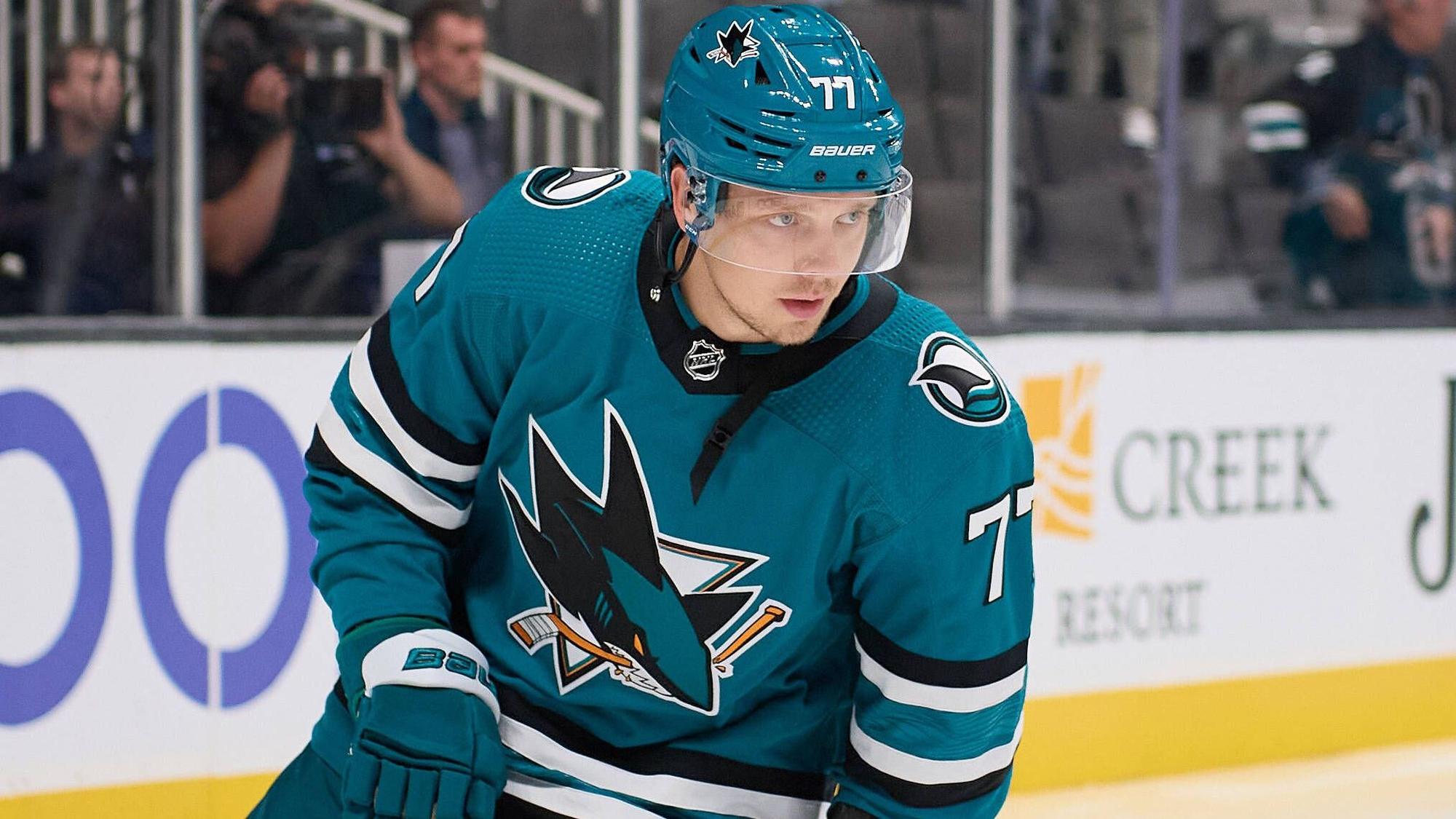 NHL, Eishockey Herren, USA Preseason-Los Angeles Kings at San Jose Sharks, Sep 25, 2022 San Jose, California, USA San Jose Sharks defenseman Markus Nutivaara 77 before the game against the Los Angeles Kings at SAP Center at San Jose. Mandatory Credit: Robert Edwards-USA TODAY Sports, 25.09.2022 15:32:07, 19137939, San Jose Sharks, Markus Nutivaara, NHL, SAP Center, Los Angeles Kings PUBLICATIONxINxGERxSUIxAUTxONLY Copyright: xRobertxEdwardsx 19137939