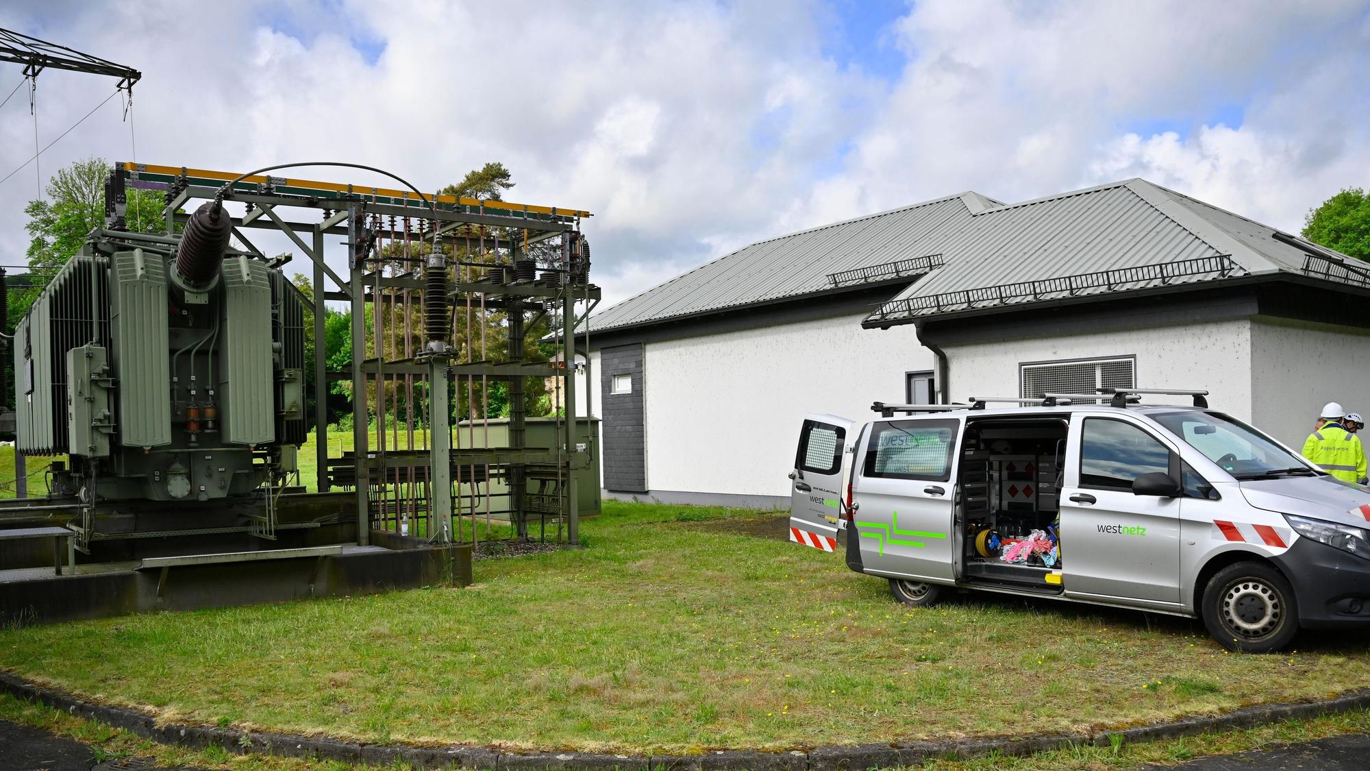 Das Bild zeigt ein Umspannwerk,