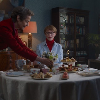 Charlotte Rampling (v.l.n.r.) als die Mutter, Cate Blanchett als Timothea und Vicky Krieps als Lilith in einer Szene des Films „Father Mother Sister Brother“ (undatierte Filmszene).