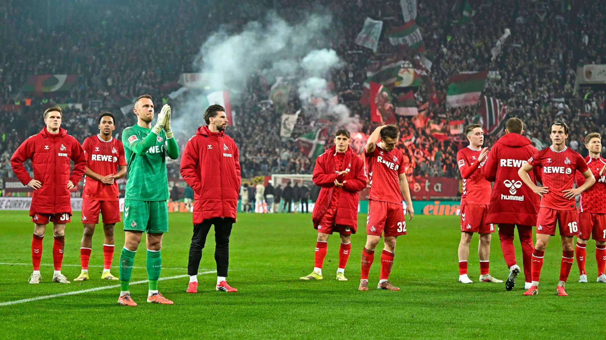 27.02.2026, Fussball 1. Bundesliga 2025/2026, 24.Spieltag, FC Augsburg - 1.FC Köln, in der WWK-Arena Augsburg.Die Kölner Spieler sind enttäuscht. ***DFL and DFB regulations prohibit any use of photographs as image sequences and/or quasi-video.*** *** 27 02 2026, Soccer 1 Bundesliga 2025 2026, Matchday 24, FC Augsburg 1 FC Köln, in the WWK Arena Augsburg The Cologne players are disappointed DFL and DFB regulations prohibit any use of photographs as image sequences and or quasi video