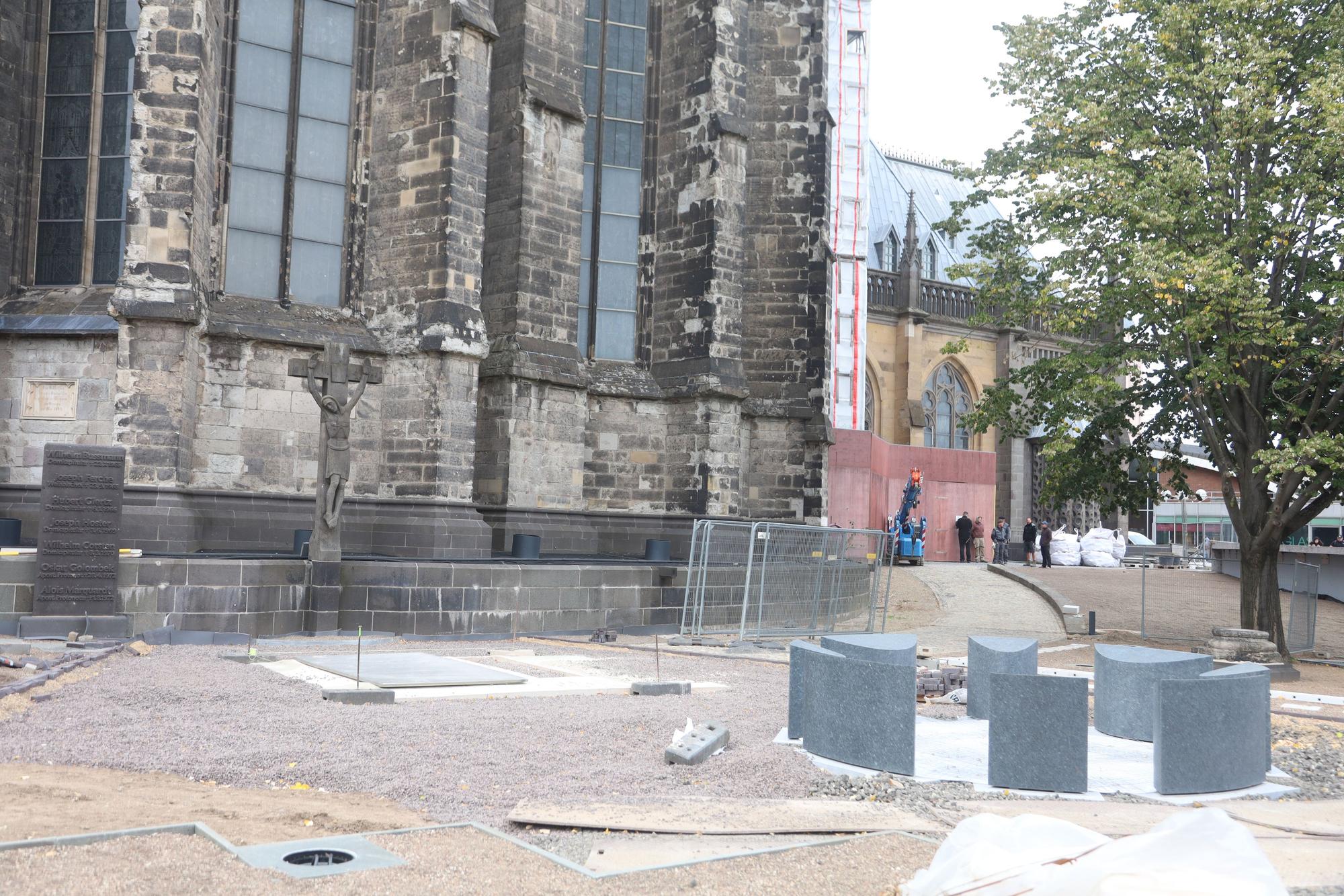 Der Domfriedhof mit der Sommer-Linde