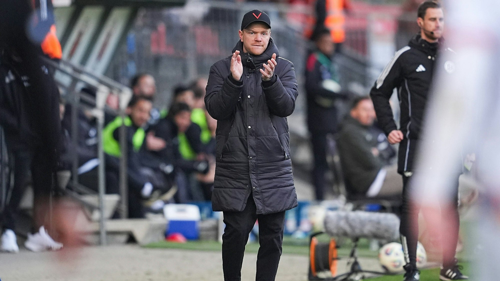 22.11.2025, xydrx, Fußball, 3.Liga, FC Viktoria Köln - SC Verl, Saison 2025 2026, Sportpark Höhenberg: Marian Wilhelm Cheftrainer FC Viktoria Köln DFB regulations prohibit any use of photographs as image sequences and or quasi-video. Nordrhein-Westfahlen Deutschland *** 22 11 2025, xydrx, Football, 3 Liga, FC Viktoria Köln SC Verl, Saison 2025 2026, Sportpark Höhenberg Marian Wilhelm Head Coach FC Viktoria Köln DFB regulations prohibit any use of photographs as image sequences and or quasi video Nordrhein Westfahlen Germany