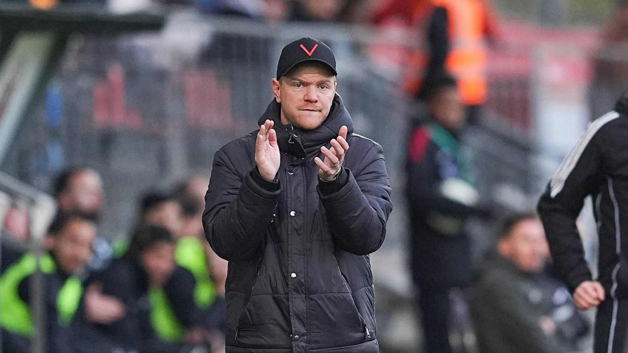 22.11.2025, xydrx, Fußball, 3.Liga, FC Viktoria Köln - SC Verl, Saison 2025 2026, Sportpark Höhenberg: Marian Wilhelm Cheftrainer FC Viktoria Köln DFB regulations prohibit any use of photographs as image sequences and or quasi-video. Nordrhein-Westfahlen Deutschland *** 22 11 2025, xydrx, Football, 3 Liga, FC Viktoria Köln SC Verl, Saison 2025 2026, Sportpark Höhenberg Marian Wilhelm Head Coach FC Viktoria Köln DFB regulations prohibit any use of photographs as image sequences and or quasi video Nordrhein Westfahlen Germany