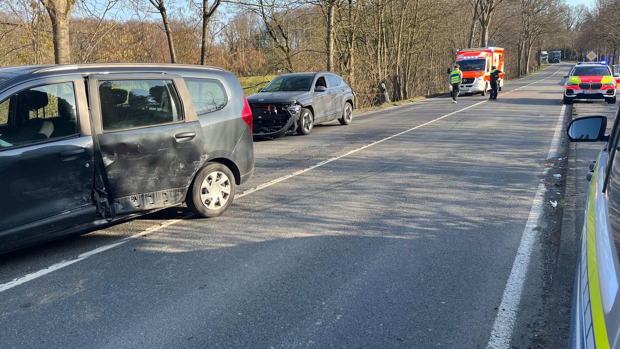 Auf der Bundesstraße 8 gab es bei Lichtenberg einen Unfall mit vier beteiligten Autos.
