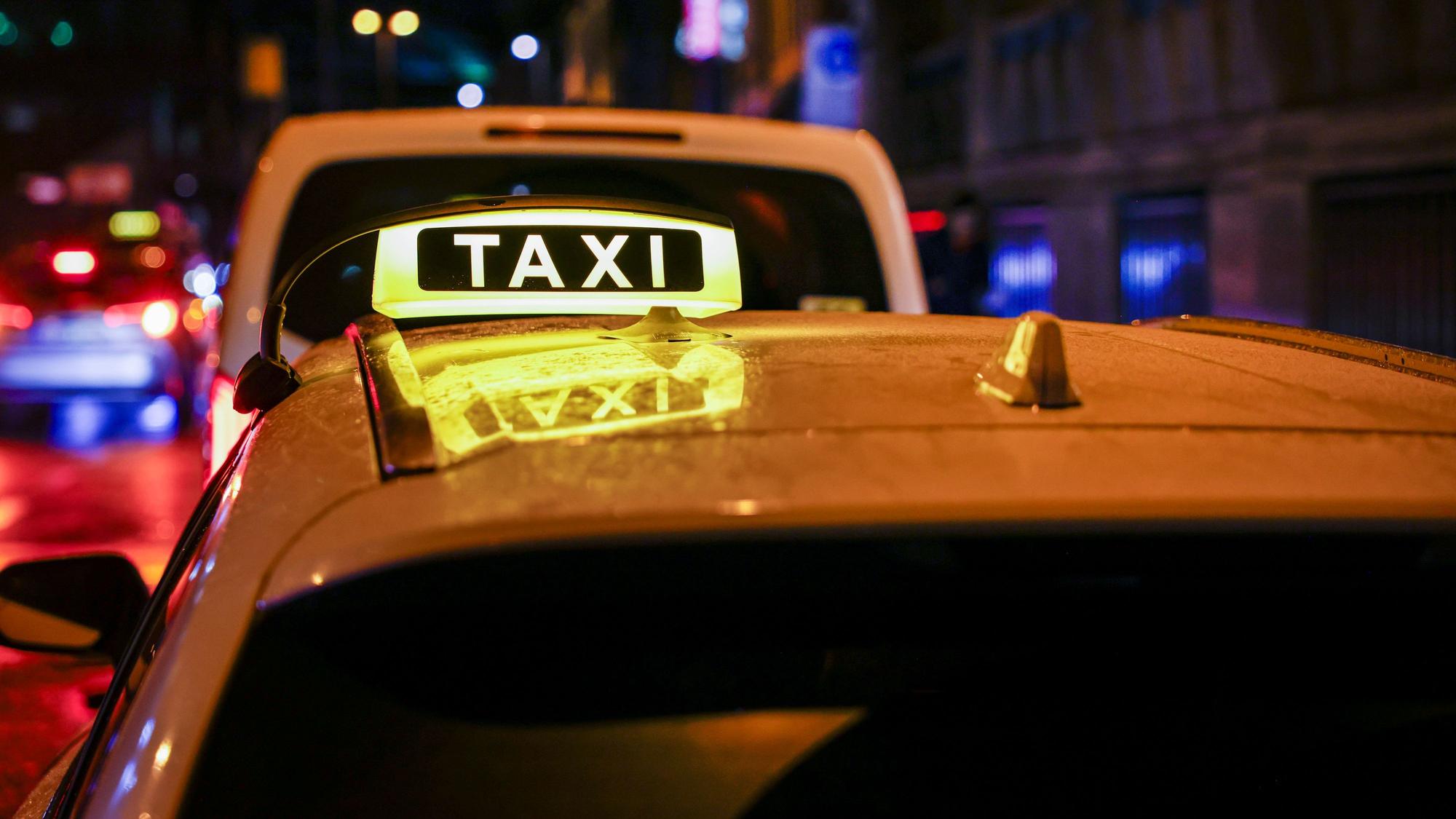 Das Taxi-Gewerbe in Köln steht in einem ungleichen Preiskampf mit Vermittlungsplattformen wie Uber.