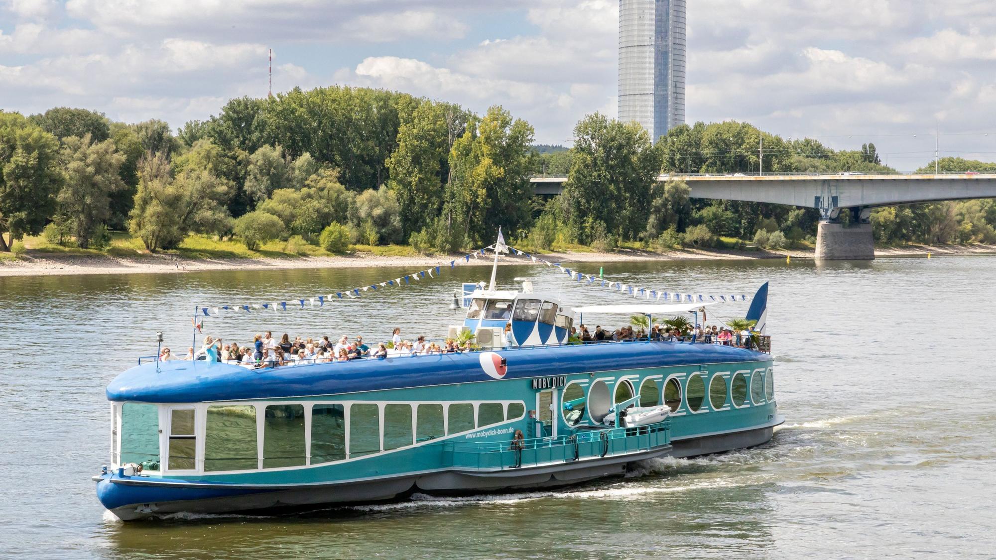 Die MS Moby Dick auf dem Rhein.