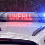 Auf der A555 ist es zu einem größeren Unfall gekommen. (Symbolbild)