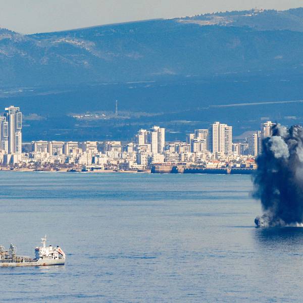 Über der Bucht von Haifa explodiert am 28. Februar ein anfliegendes Geschoss. Der Iran hatte nach US- und israelischen Angriffen Raketen auf Israel abgefeuert.
