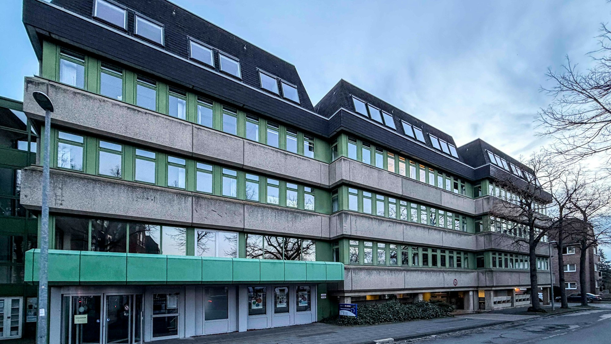 Das Bild zeigt das Finanzamt an der Thomas-Mann-Straße in Euskirchen.