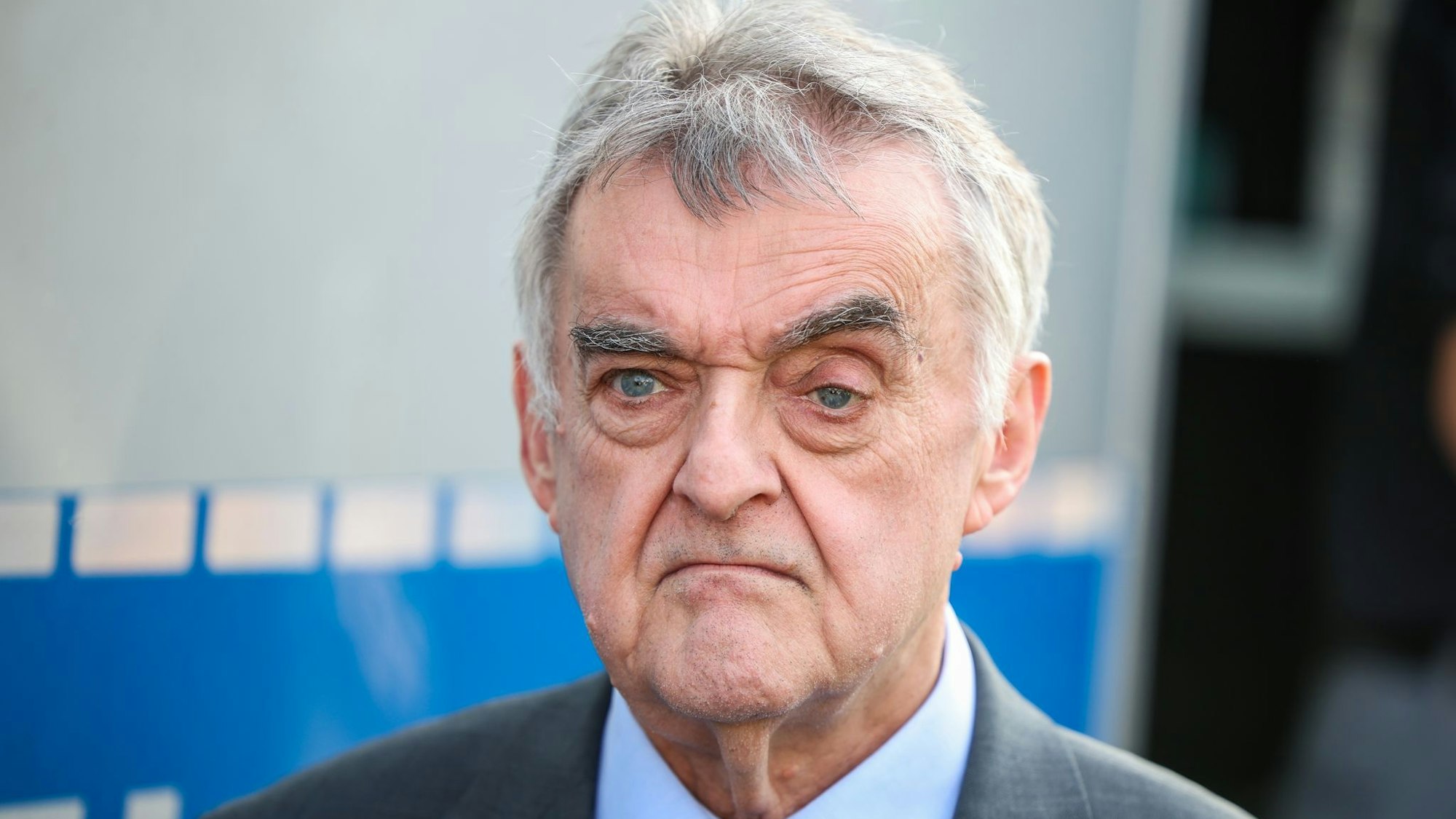 Nach den Militärschlägen der USA und Israels gegen den Iran behält NRW-Innenminister Herbert Reul nach eigenen Angaben die Sicherheitslage in Nordrhein-Westfalen im Blick (Archivbild).