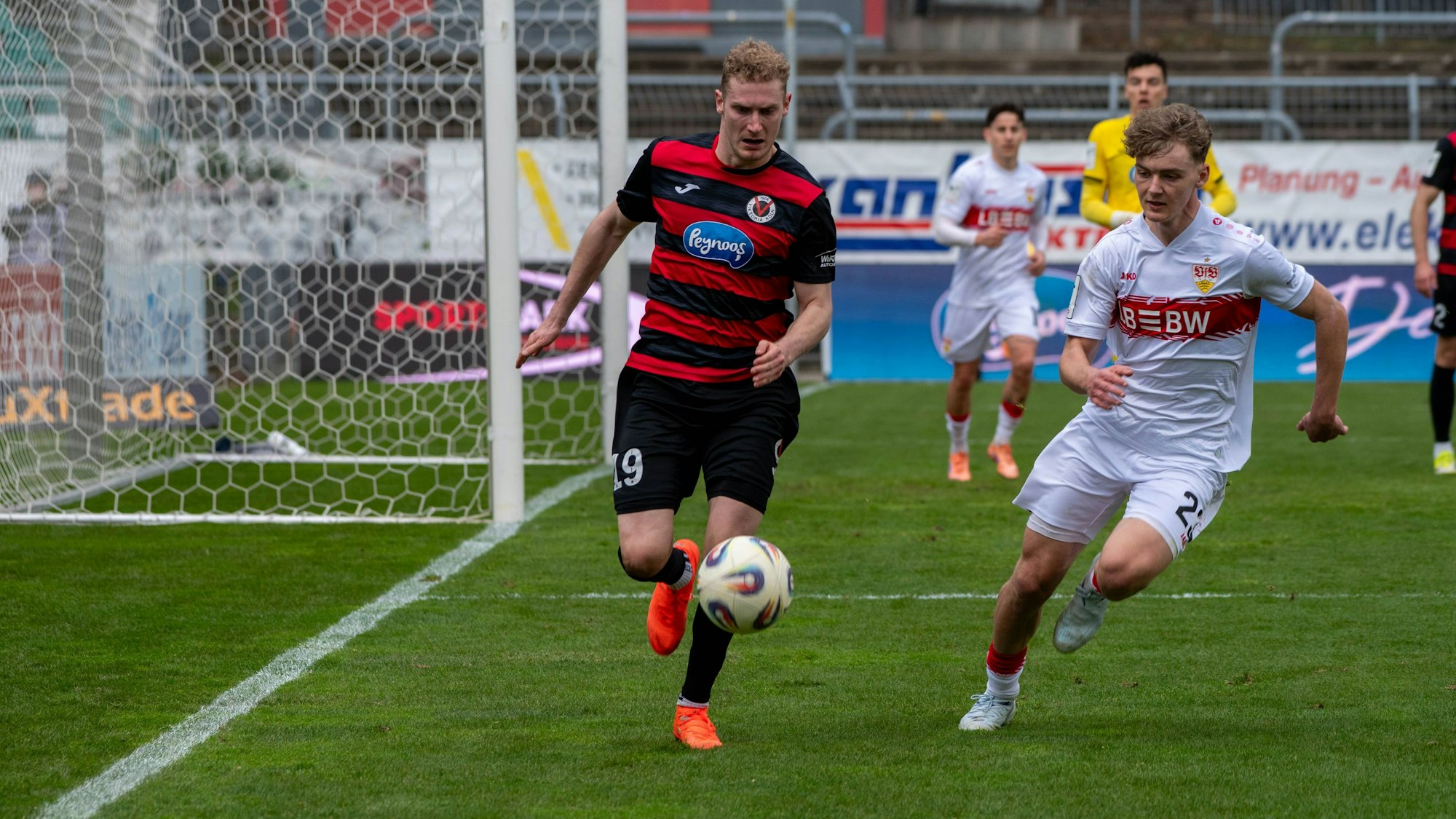 Meiko Sponsel, Abwehr, FC Viktoria Köln 1904 19, Yanni Noah Spalt, VfB Stuttgart II 23, FC Viktoria Köln vs. VfB Stuttgart II, 3. Liga, Fussball, Herren , 26. Spieltag, 28.02.2026 DFB REGULATIONS PROHIBIT ANY USE OF PHOTOGRAPHS AS IMAGES SEQUENCES AND/OR QUASI VIDEO. Köln NRW Deutschland *** Meiko Sponsel, Defense, FC Viktoria Köln 1904 19 , Yanni Noah Spalt, VfB Stuttgart II 23 , FC Viktoria Köln vs VfB Stuttgart II, 3 Liga, Soccer, Men , 26 Matchday, 28 02 2026 DFB REGULATIONS PROHIBIT ANY USE OF PHOTOGRAPHS AS IMAGES SEQUENCES AND OR QUASI VIDEO Köln NRW Germany Copyright: xkolbert-press/MartinxWdziecznyx